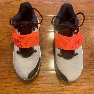 Nike Youth Kyrie basketball shoes